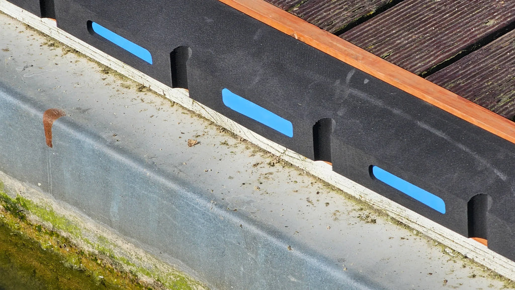 Steigerfender - EVA foam - 100 x 12 x 6 cm  - zwart - waterdicht