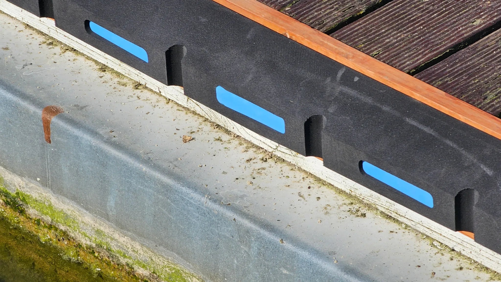 Steigerfender - EVA foam - 100 x 12 x 6 cm  - zwart - waterdicht