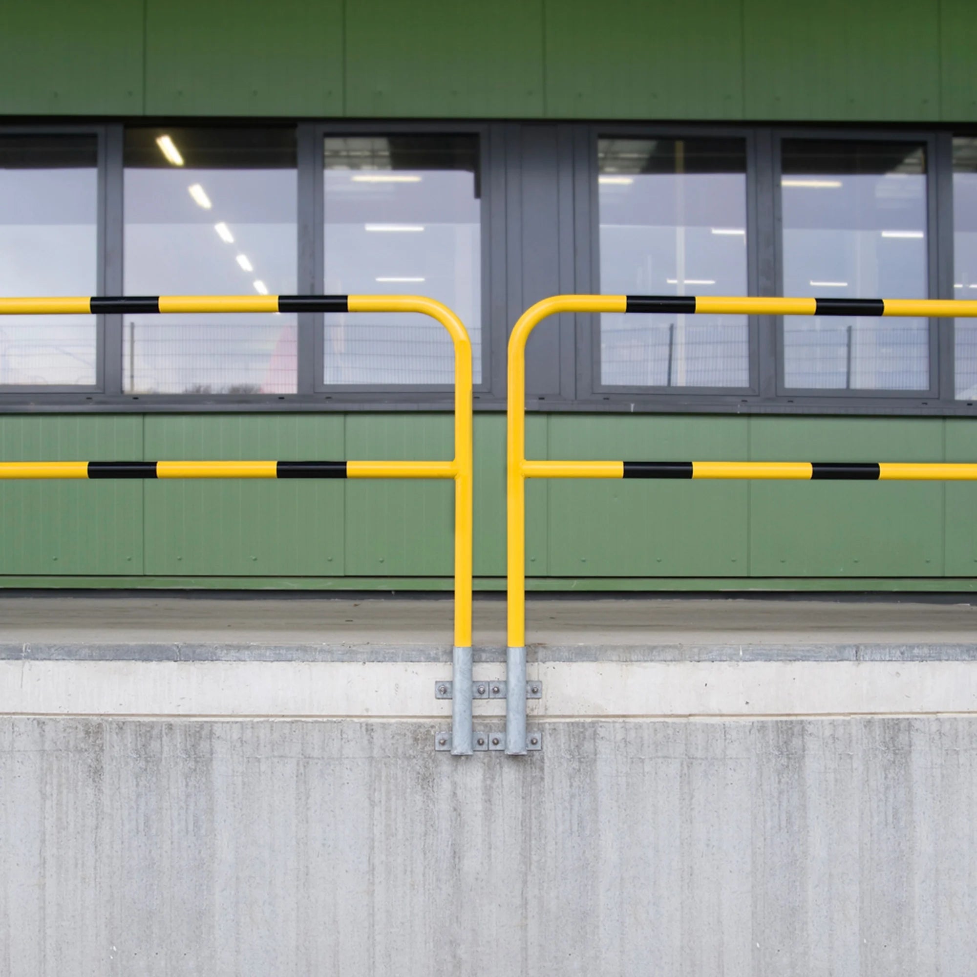 MORION beschermbeugel Ø48 mm – 1,3 meter hoog – verzinkt en gecoat
